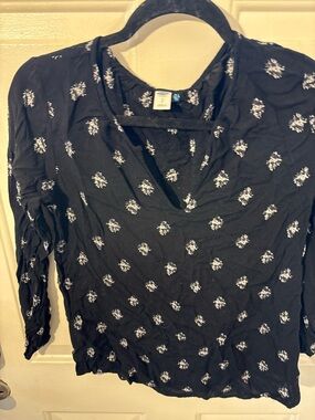 Old Navy Black V-Neck Long Sleeve Blouse with White Floral Print